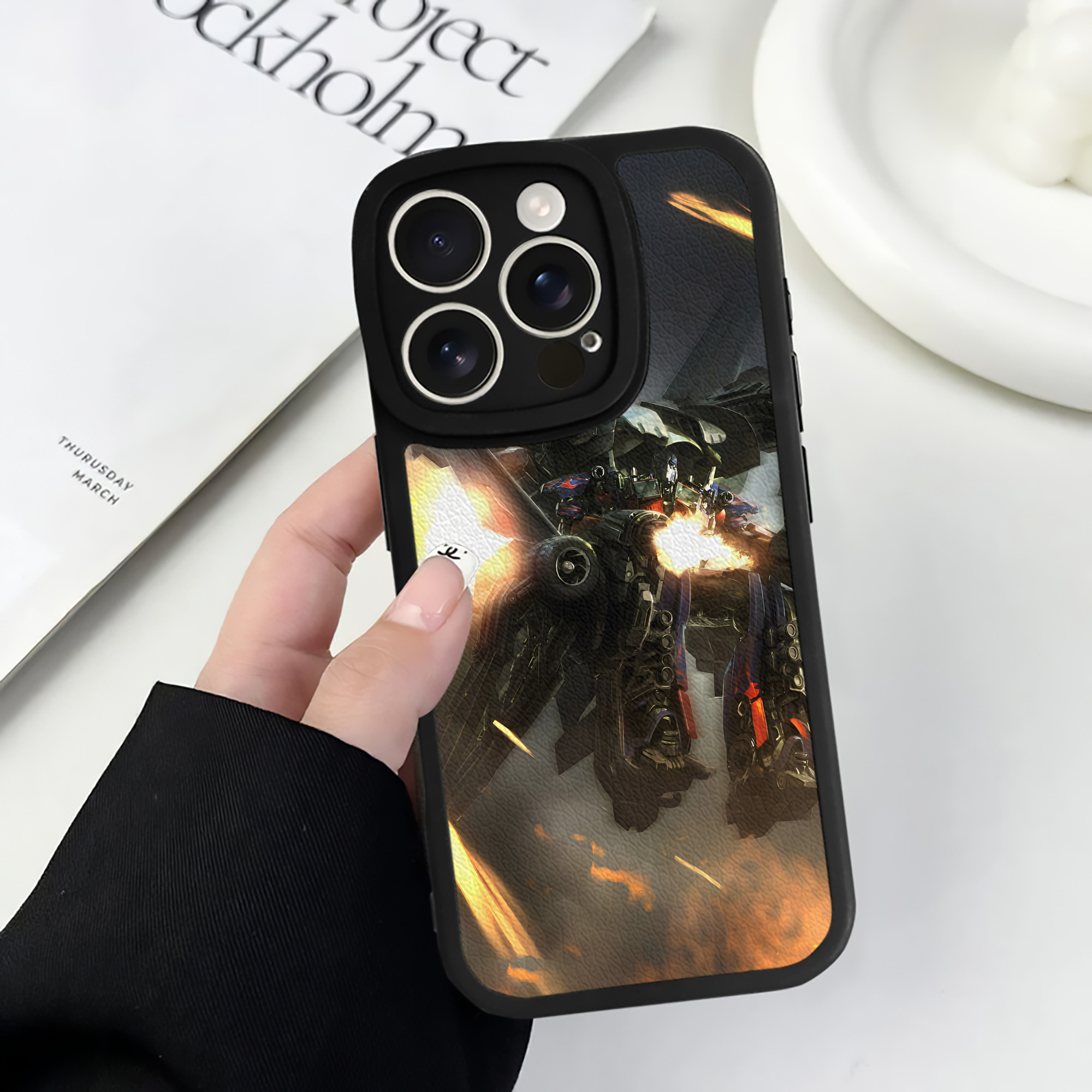 （画像用） Transformers トランスフォーマー 【iPhone 16シリーズ対応】シリコンスマホケース（レザー調） 材質：シリコン
